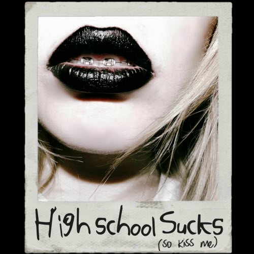 Vandal Moon - High School Sucks (So Kiss Me) (2025) [Single]